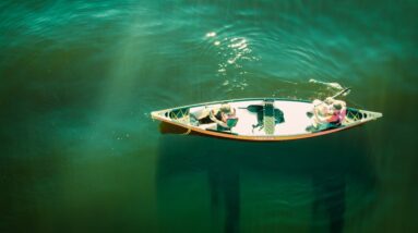 Photo "Ontario's Hidden Gems: Canoeing the Serene Lakes of the North"